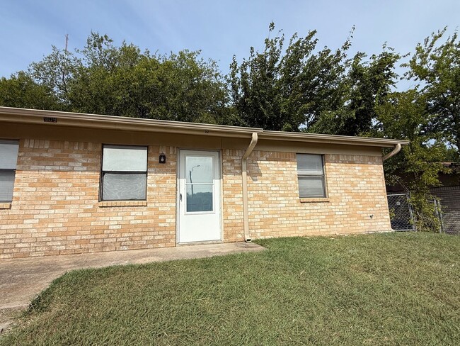 Building Photo - 909 Dryden Ave Unit B Rental