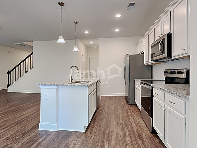 Photo - 507 W Lionel Rd