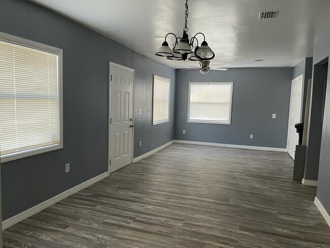 Photo - 2524 Hiland St