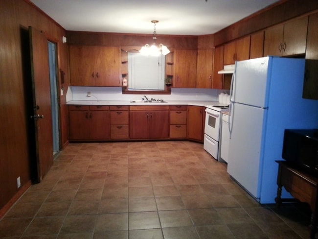 Photo - 83 Old Springfield Rd