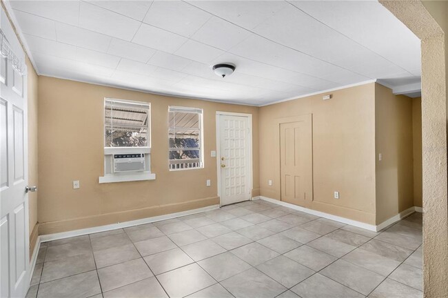 Photo - 418 E Amelia Ave Unit C