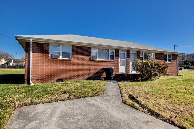 Photo - 936-938 Schumann Dr Unit 936 Schumann Dr.