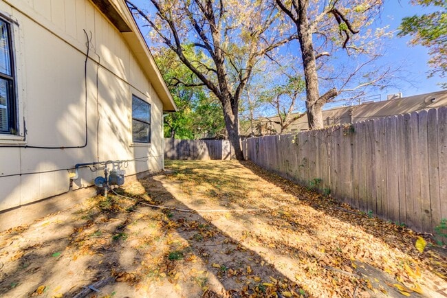 Building Photo - S 79th E Ave Duplex Unit 8039