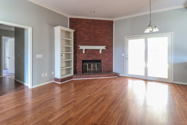 Photo - 904 Julies Trl