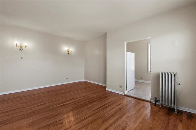 Photo - 1934 E 74th St