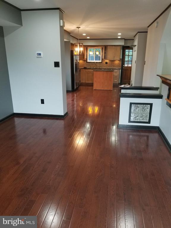 Photo - 445 W 6th Ave