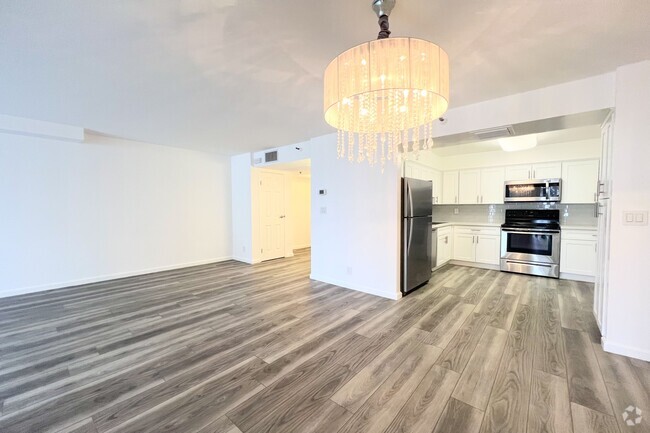 Building Photo - 10390 Wilshire Blvd Rental