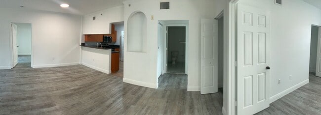 Photo - Enjoy up to 2-Months Free + $75 App Credit Unidad 10132-B2 - New Yorker