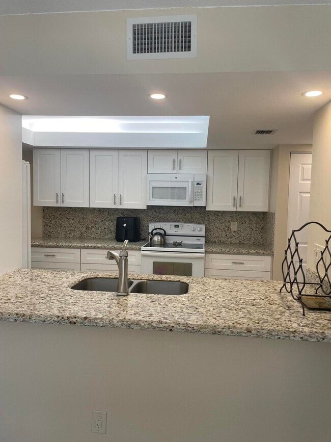 Building Photo - 450 Egret Cir Unit 9203