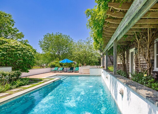 Photo - 27 Horseshoe Dr N