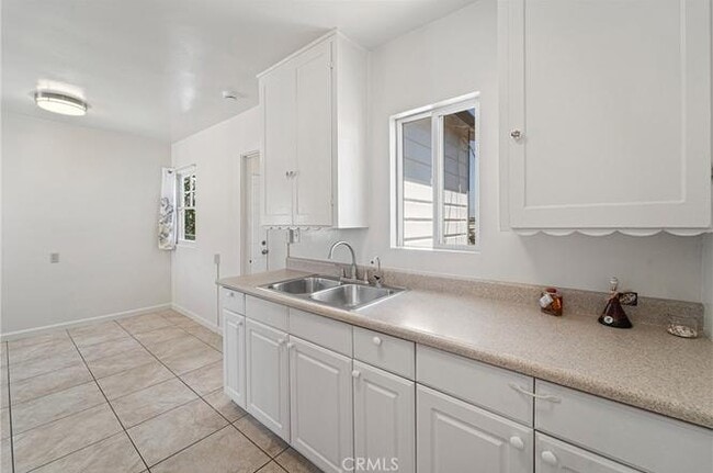 Photo - 331 Langley St