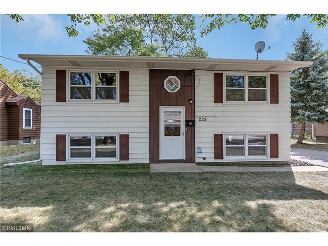 4 Bedroom 2 bath house in Waite Park - 4 Bedroom 2 bath house in Waite Park