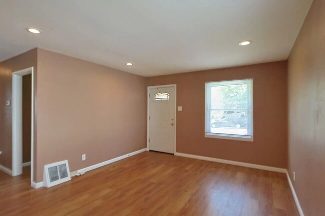 325 Caithness Rd