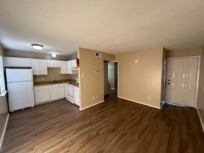 Photo - 300 Moursund Blvd