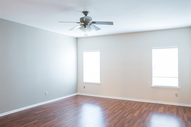 Building Photo - 3098 Holly Hall St Unit 3098