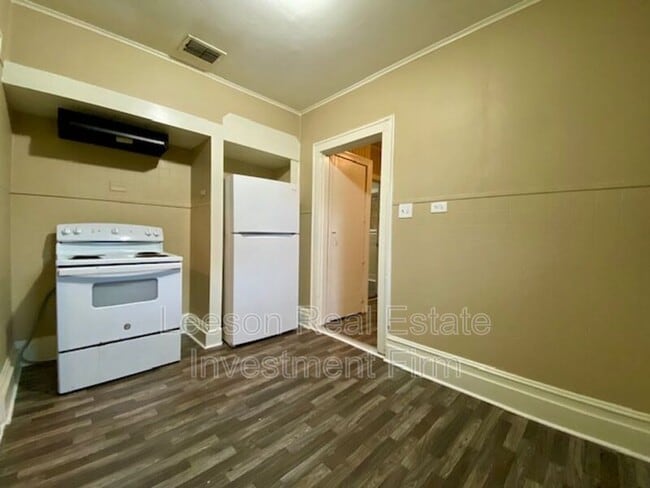 Photo - 636 W 72nd St
