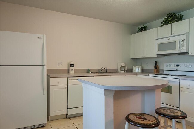 2861 Club Cortile Cir
