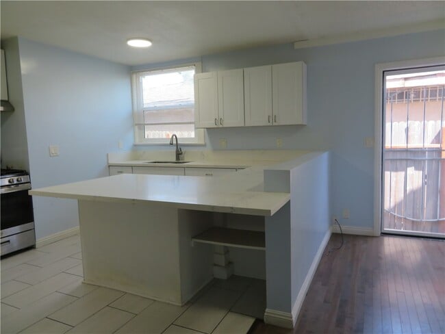 Photo - 3923 Normandie Ave