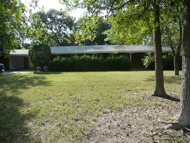 Building Photo - Skiles & Associates Rental