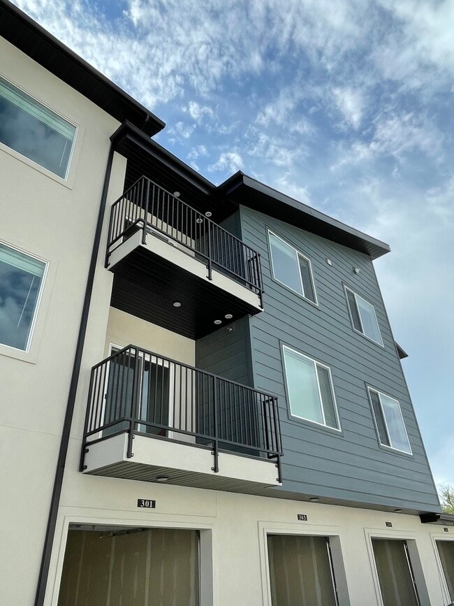 Building Photo - 551 S 1020 W Unit 303