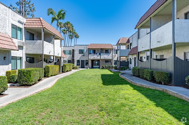 Courtyard - Encasa Norwalk