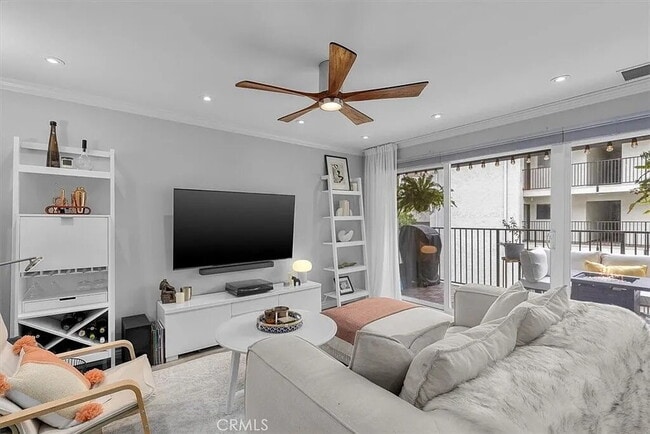 Building Photo - "Chic Hermosa Beach 1BR Apartment: 810 Sq ... Unit 118