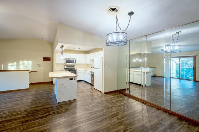 Photo - 6920 Mariner Dr