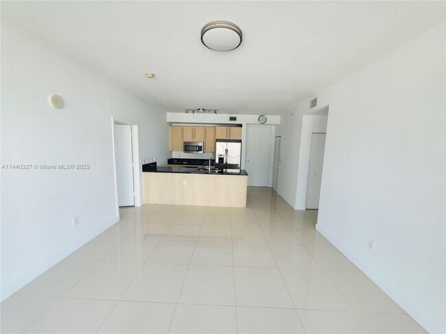 1111 SW 1st Ave Unit LPH216