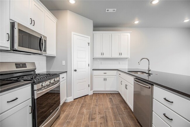 Photo - 2010 Periwinkle Pl