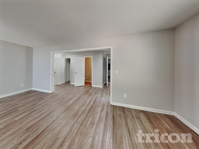 Photo - 433 Havenbrook Way NW