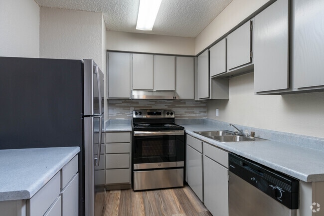 1BR, 1BA - 640SF