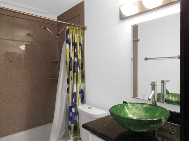 2300 Augusta Dr Unit 17