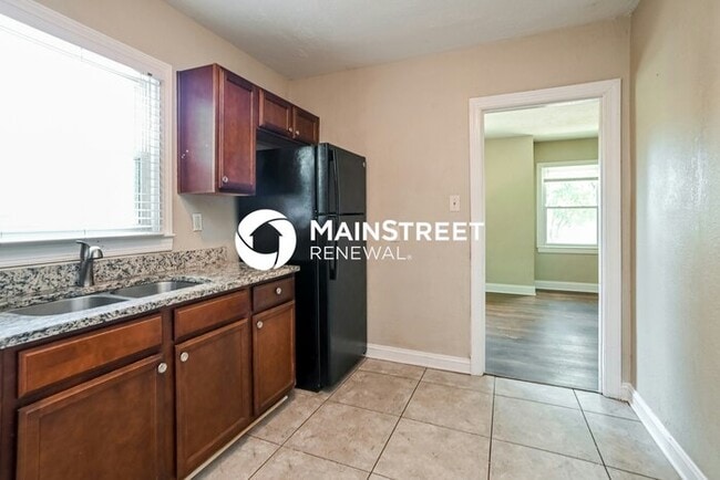 Photo - 3 Bedroom Pet-Friendly Home in Charlotte, NC with Main Street Renewal