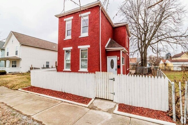 Building Photo - Beautifully Renovated Brick Home in East F...