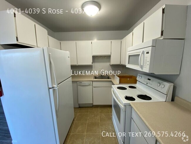 Building Photo - 4033 S Rose St # 201 2BD/1BATH Oakhurst Ap... Unit 4037-101 Rental