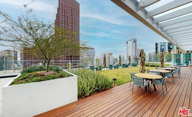 Photo - 877 Francisco St Unidad 719