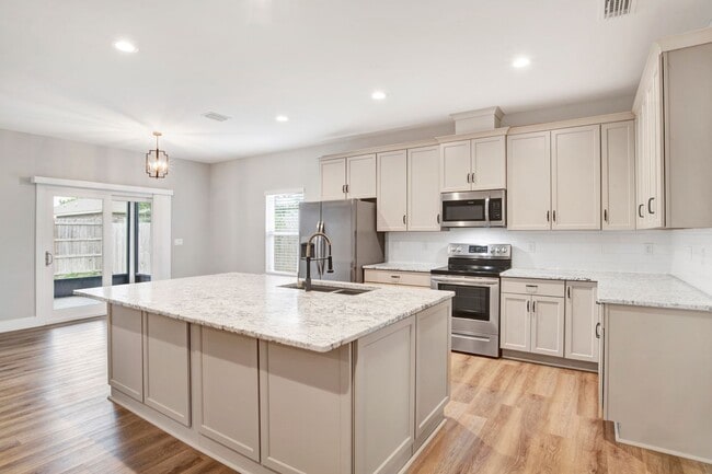 Photo - Spacious 2021 home close to beaches and sh...