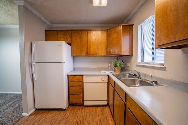 943 sq ft - Kitchen - Sagewood Apartments