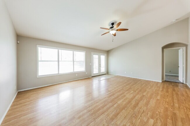 Photo - 743 W Sherri Dr