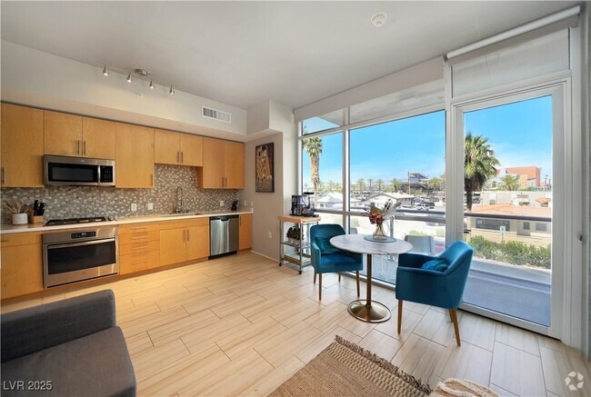 Building Photo - 353 E Bonneville Ave Unit 215 Rental