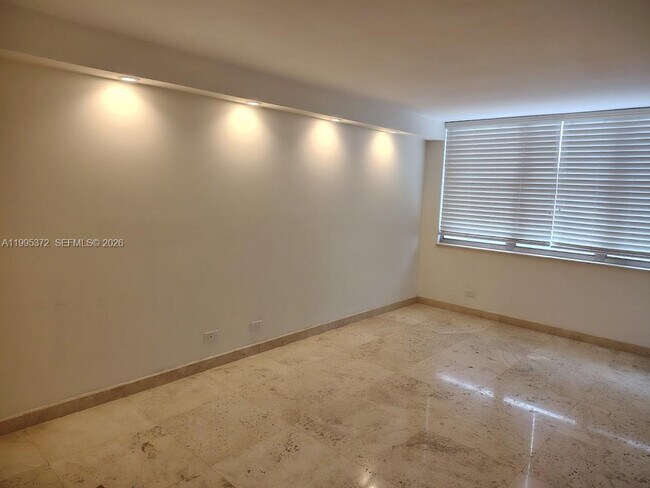 Photo - 6039 Collins Ave Unidad 407