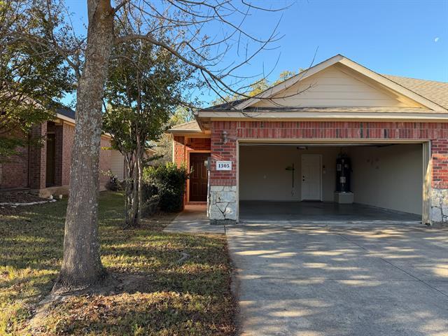 Photo - 1305 Ravenwood Dr