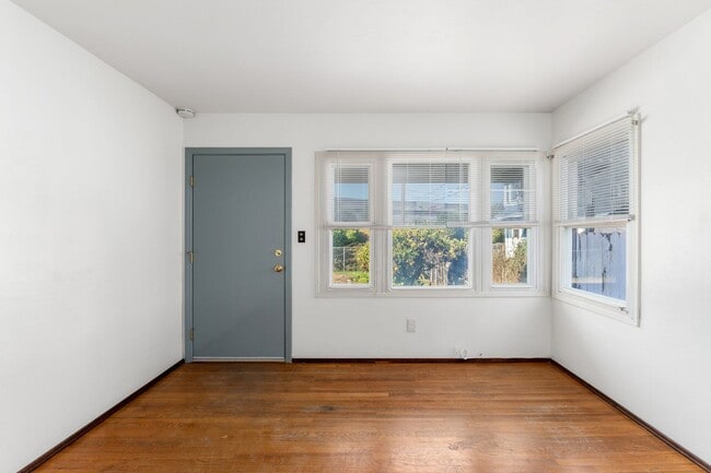 Building Photo - 530-32 W Ivy St Unit 532 W Ivy
