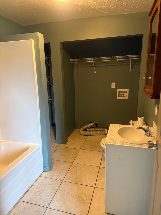 Photo - 301 E State St