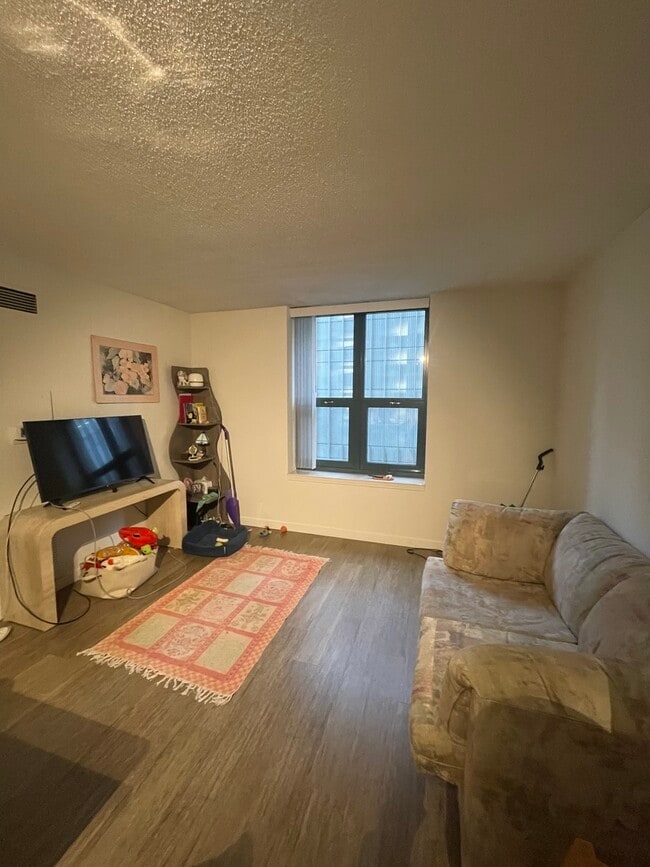 Photo - 1 W Superior St Unit 609