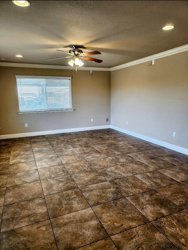 Photo - 9257 Crawford Ave