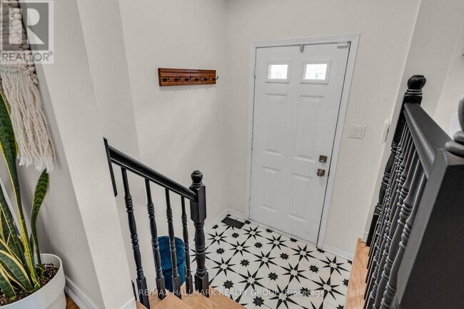 Photo - 10 Hintonburg Pl