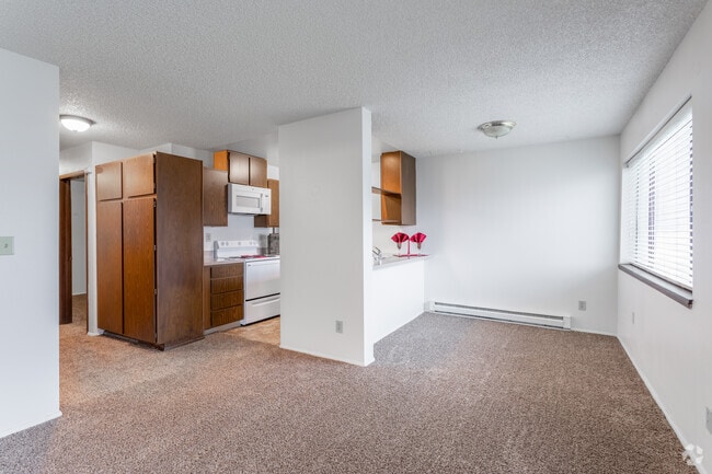 2BR, 1BA - 768SF