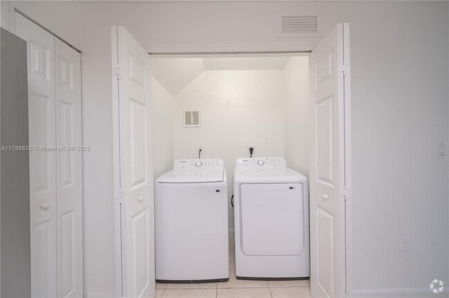 Building Photo - 11403 NW 89th St Unit 512 Rental