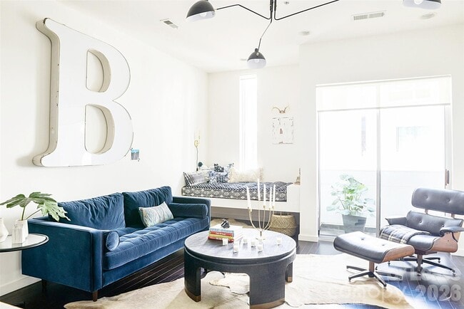 Building Photo - 341 Viburnum Way Ct